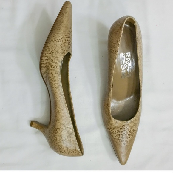 Salvatore Ferragamo Shoes - Salvatore Ferragamo Leather Pumps 9.5 B Beige Crocodile